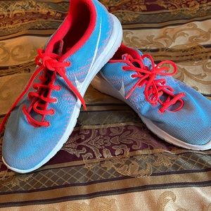 NWT Nike Flex Shoes Women’s 7